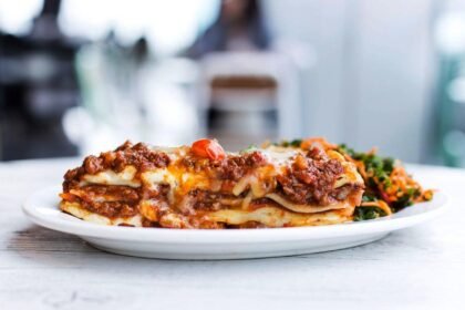 food, meal, lasagna, cheese, meat, pasta, sauce, slice, dish, cuisine, baked, gourmet, snack, dinner, lunch, tasty, delicious, plate, italian, restaurant, closeup, lasagna, lasagna, lasagna, lasagna, lasagna